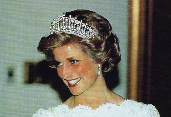 Diana con la tiara appartenuta alla Regina Mary, moglie di Giorgio V