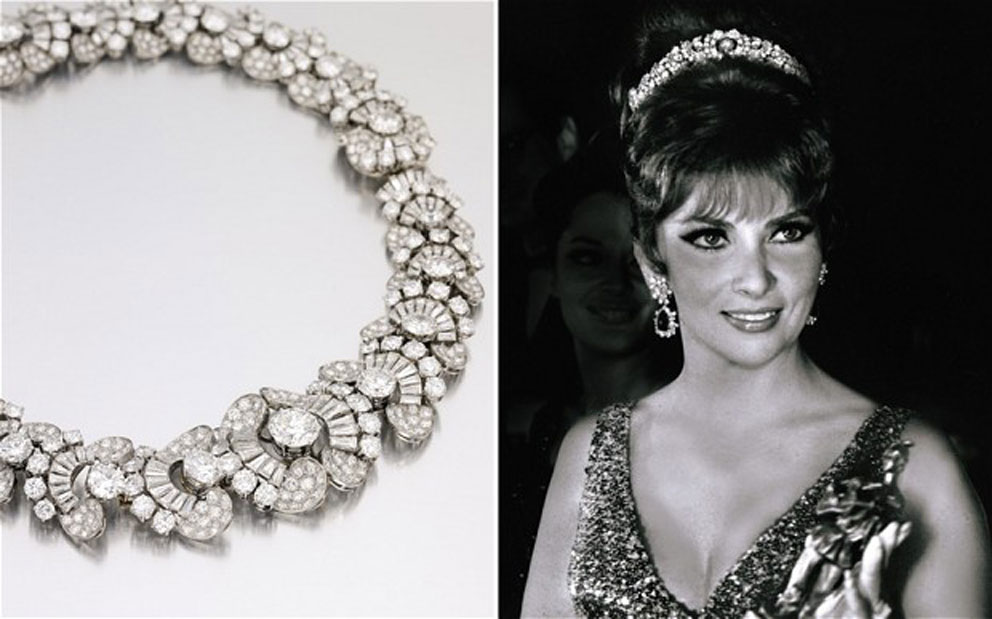 Gina Lollobrigida con tiara e, a fianco, la collana-braccialetto di Bulgari