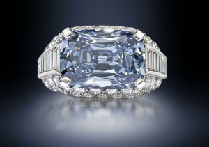 L'anello di Bulgari con il diamante blu 