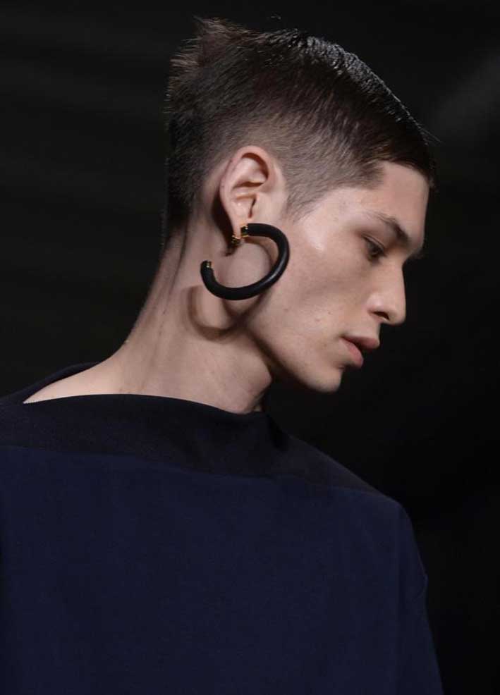 Maxi orecchino per il designer coreano Juun. Mah...