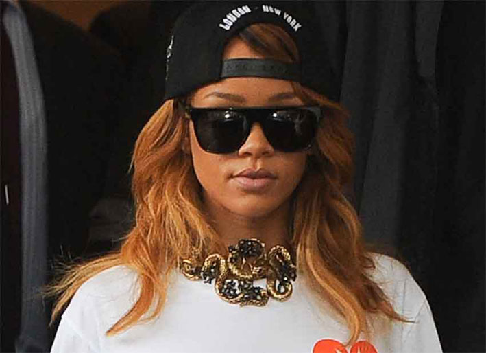 Rihanna con la collana firmata Just Cavalli