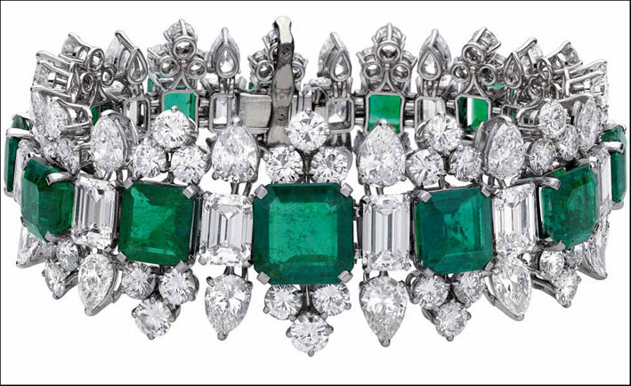Il bracciale di Bulgari con diamanti e smeraldi appartenuto a Liz Taylor