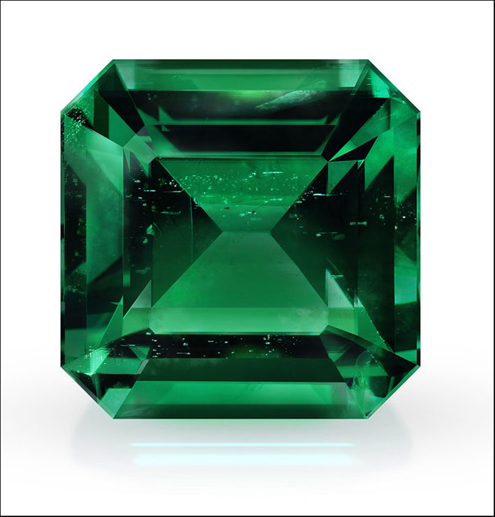 Smeraldo con piccole imperfezioni interne