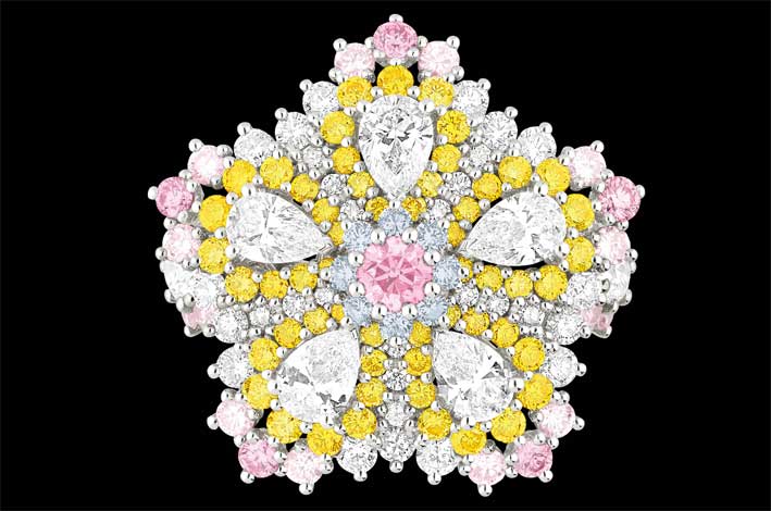 Anello oro bianco 750/1000, diamanti, diamanti rosa, diamanti gialli e diamanti blu-grigi