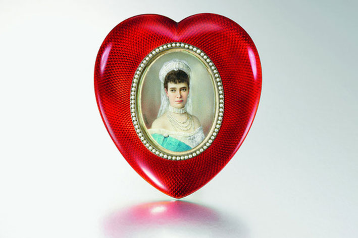 Cornice a forma di cuore firmata Fabergé