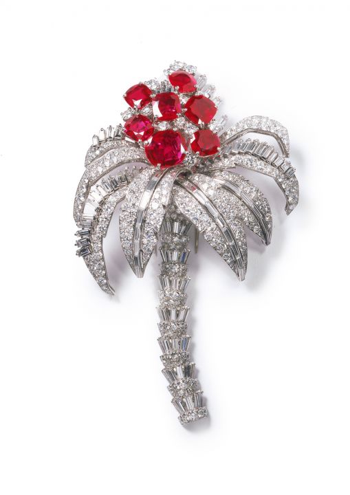 Spilla a palma del 1957 in oro bianco, platino, diamanti con taglio brillante e baguette, rubini 