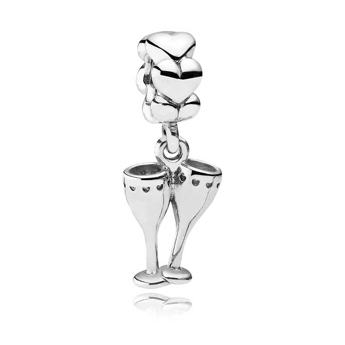Charm Pandora Flûte di Champagne in argento. Prezzo:  39 euro