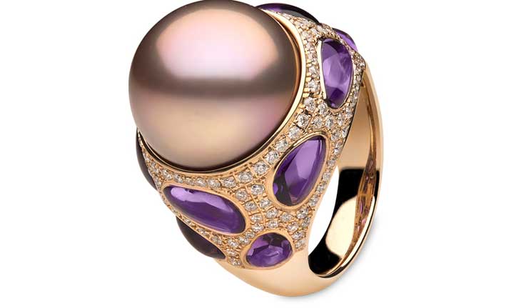 Anello della serie Calypso in oro rosa 18 kt con 0,77 carati di diamanti e 4,44 carati di ametista; perla rosa d'acqua dolce 14-15 mm