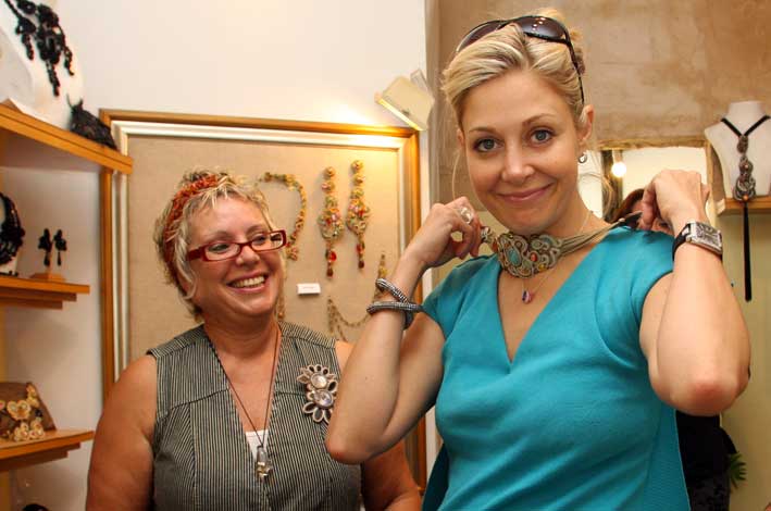 Nadja Swarovski assieme alla designer israeliana Dori Csengeri