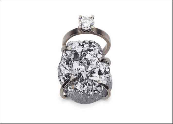 Fendi: anello con diamante e quarzo 