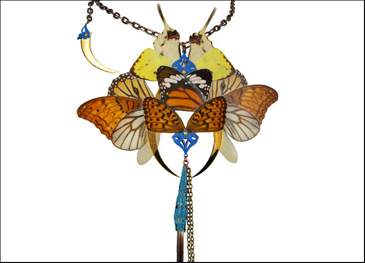 Harem Royal: collana Oberon tra ingegneria e natura con farfalle e libellule 