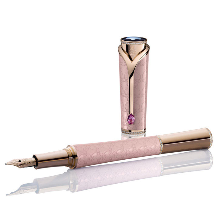 Penna Grace Kelly di Montblanc con diamanti e zaffiri rosa