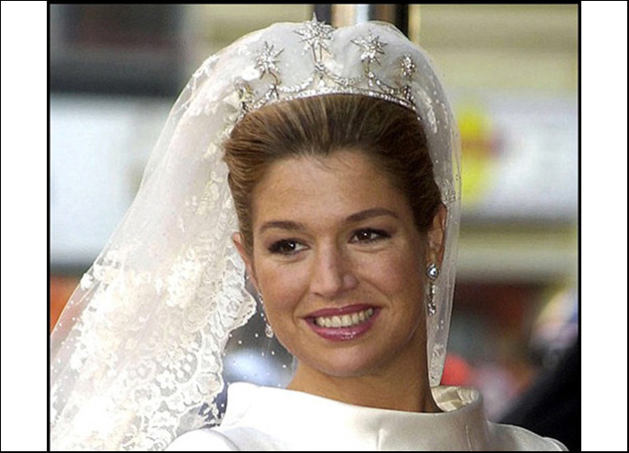 Maxìma d’Olanda con la tiara delle margherite trasformate in stelle in occasione del suo matrimonio