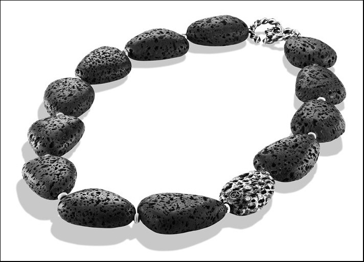 Collana con perle di lava vulcanica diamanti di David Yurman
