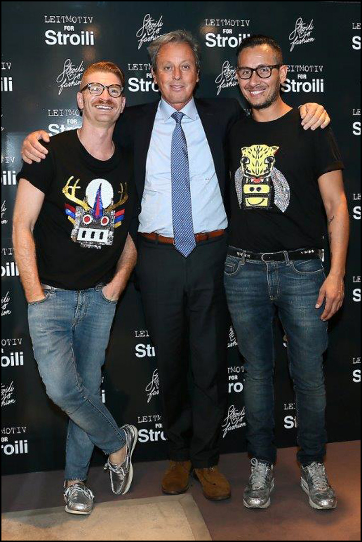 Al centro, l'amministratore delegato Maurizio Merenda con i designer Fabio Sasso (a sinistra) e Juan Caro (a destra)