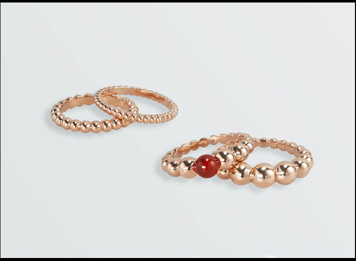 Collezione Perlée di Van Cleef &Arpels, anello in oro rosa e corniola