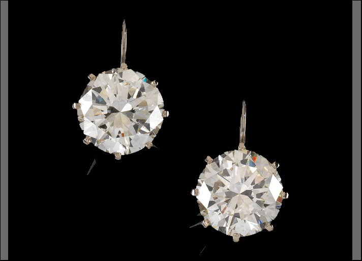 Orecchini con diamanti solitario di 11,45 carati complessivi, montati su oro bianco. Stima: 70 mila - 90 mila euro 