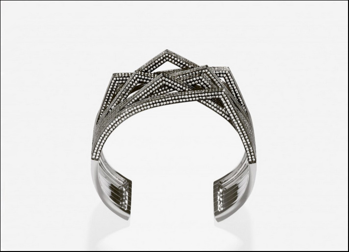 Repossi, bracciale Antifer composto da 8 fili in oro nero e diamanti bianchi 