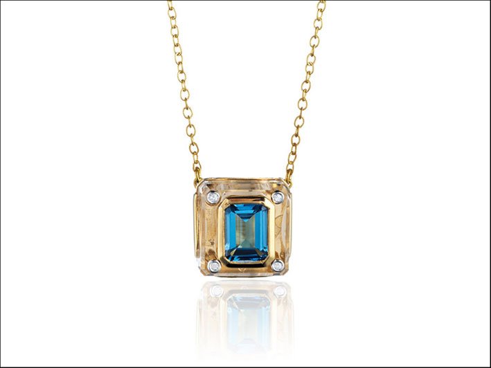 Kara Ross, pendente Cava con cristallo di rocca, topazio blu e quattro diamanti. Prezzo: 2.500 dollari