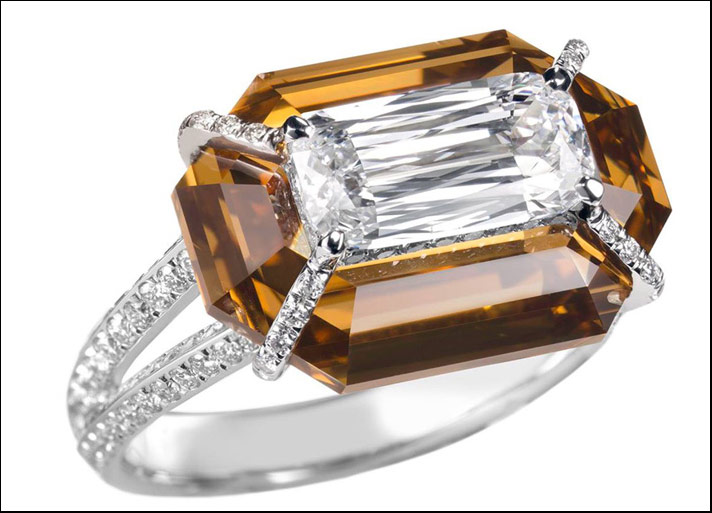 Bogh-Art, anello Kissing Diamonds anello con un diamante bianco posto sopra uno cognac