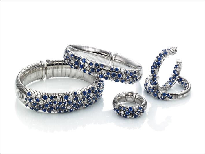 Chimento, bracciali e anello della collezione Stardust con zaffiri blu e diamanti