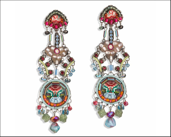 Classic Collection, orecchini con perline, jais e cristalli su sfondo ottone 