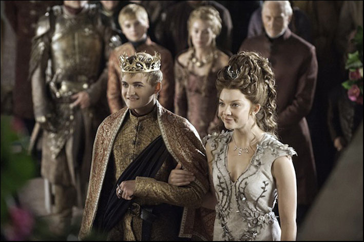 Joffrey Baratheon con indosso la corona
