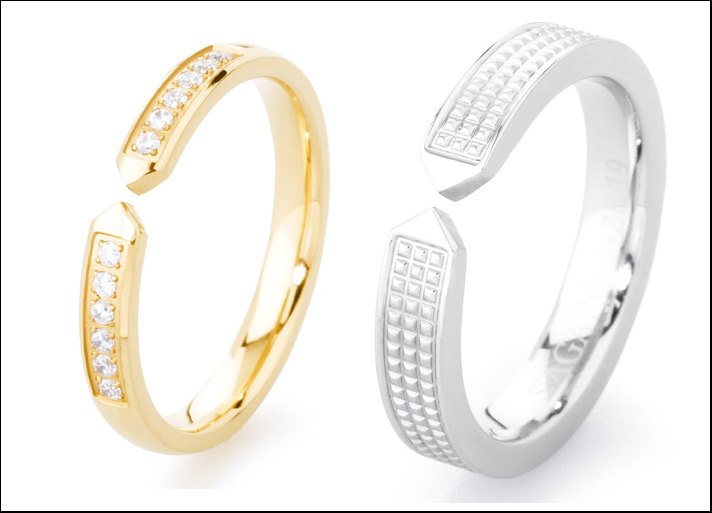 Infinity, anello in acciaio  con pvd oro e cristalli e anello lucido e satinato con texture godronata