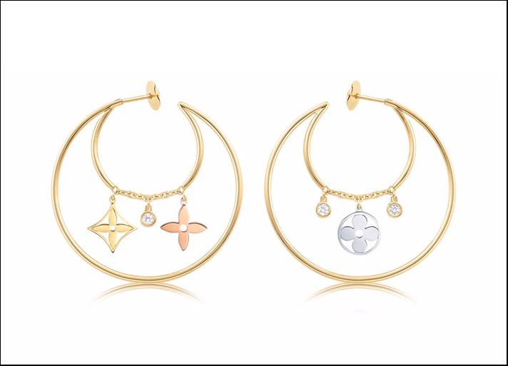 Monogram Idylle, orecchini a cerchio in oro giallo con due fiori e un diamante sospeso in uno e nell’altro due diamanti e fiore sospeso. Prezzo: 3500 euro
