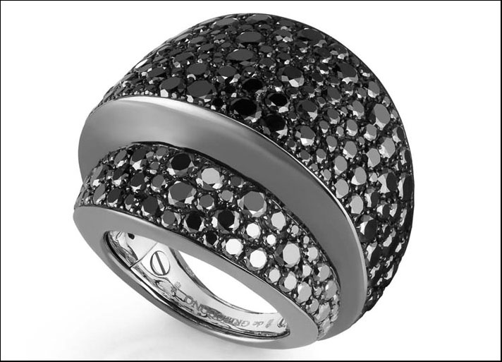 De Grisogono, anello collezione Tubetto con diamanti neri 