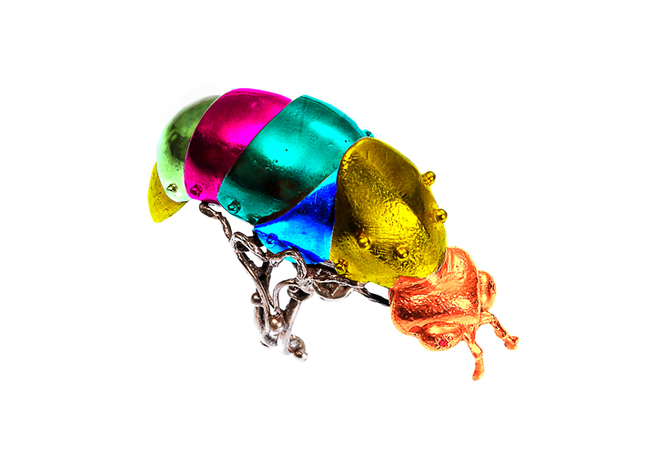 Vernissage, anello snodato  in argento e smalto  giallo, verde, rosa, azzurro a forma di lucciola