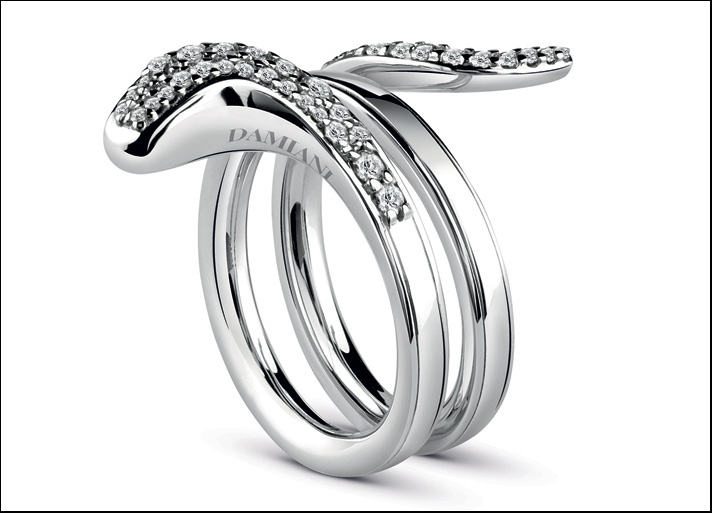 Eden, anello a 1 giro oro bianco e  diamanti bianchi. Prezzo: 2700 euro