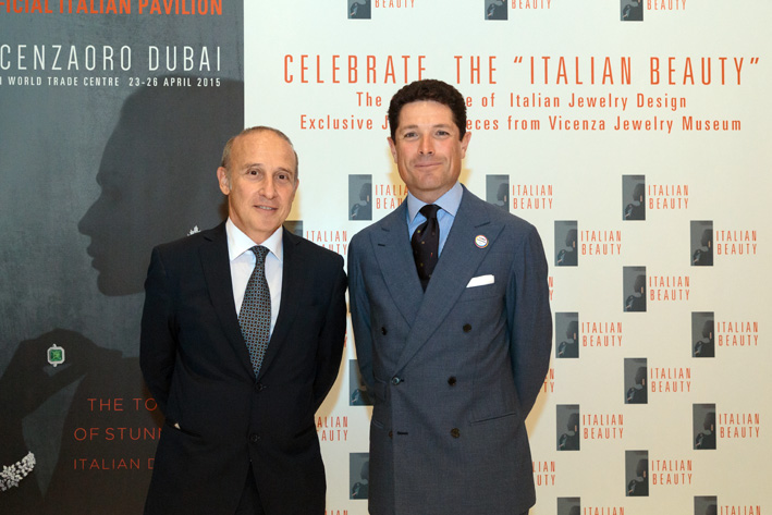 Matteo Marzotto assieme all'ambasciatore italiano negli Emirati, Giorgio Starace