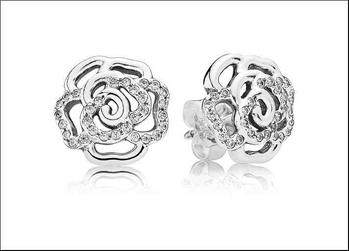Orecchini Shimmering Rose in argento Sterling 925 e zirconia cubica. Prezzo: 59 euro