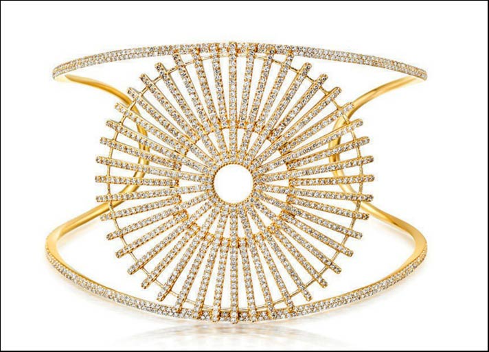 Astley Clark London, bracciale Rising Sun in oro giallo 14 carati e 1, 432 diamanti bianchi. Prezzo: 12.500 dollari 