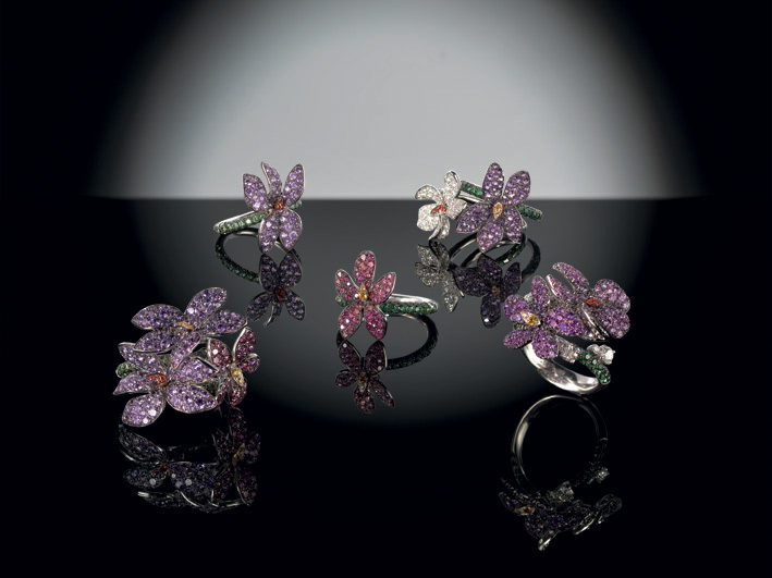 Palmiero, Flower Collection, anelli in oro bianco con diamanti bianchi, zaffiri e pietre semi preziose 