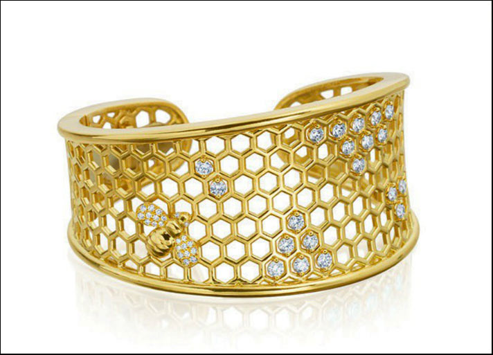 Gumuchian, bracciale Honeycomb in oro giallo e 42 diamanti taglio brillante per 1.86 carati. Prezzo: 23 mila dollari
