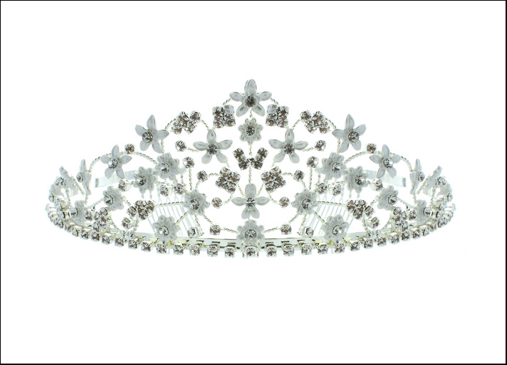 Overstock.com, tiara Kate Marie 'Grace' Floral Rhinestone in metallo argentato. Prezzo: 35 euro 