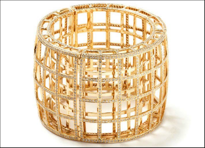 Mayet, bracciale Cage in oro giallo e 19 carati di diamanti complessivi. Prezzo: 70 mila dollari