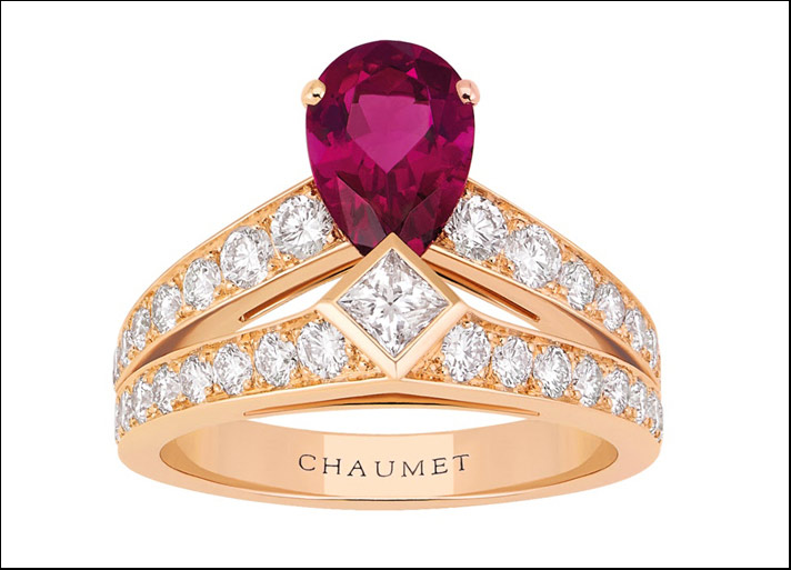 Joséphine, anello Tiara in oro rosa, con pavé di diamanti, una rubellite a forma di pera e un diamante taglio princesse