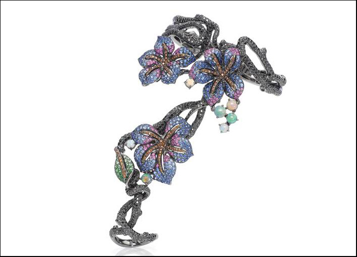 Wendy Yue, bracciale-anello con diamanti neri e fancy, zaffiri blu e rosa, tsavoriti e opali