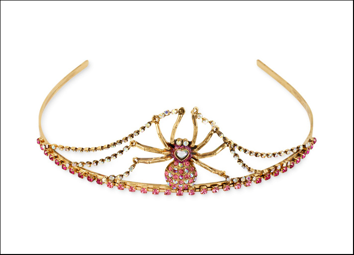 Betsey Johnson, tiara in metallo dorato con ragno rosa 