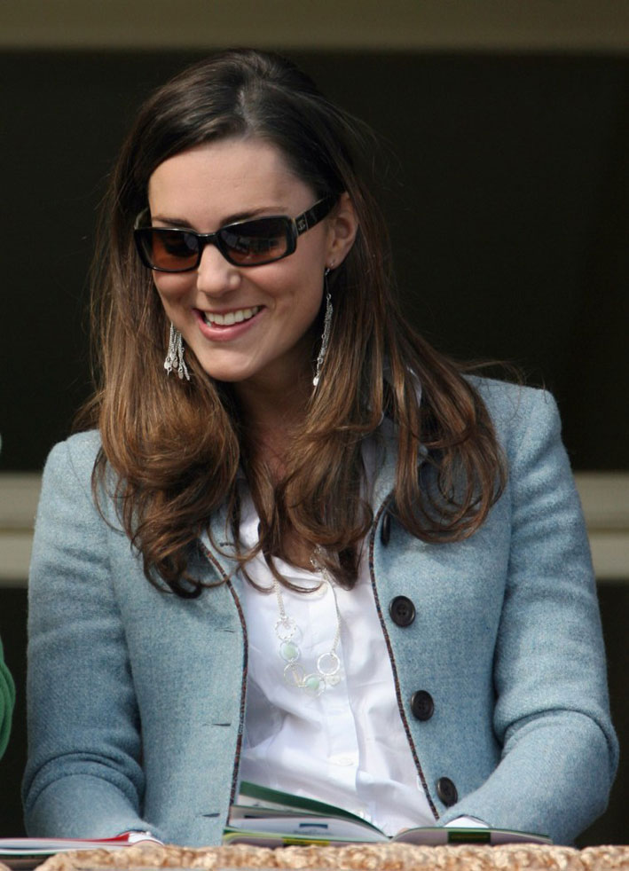 Kate Middleton con orecchini firmati Claudia Bradby