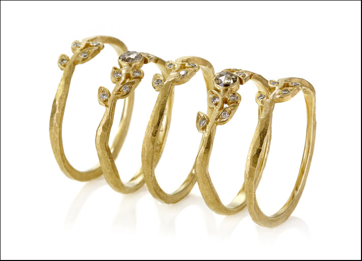 Collezione Leaves, anelli impilabili in oro riciclato e diamanti provenienti dalla miniera di Argyle