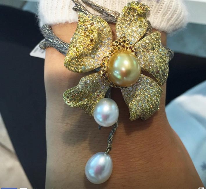 Best in Pearls: Autore, bracciale Orange Blossom da account Instagram del produttore