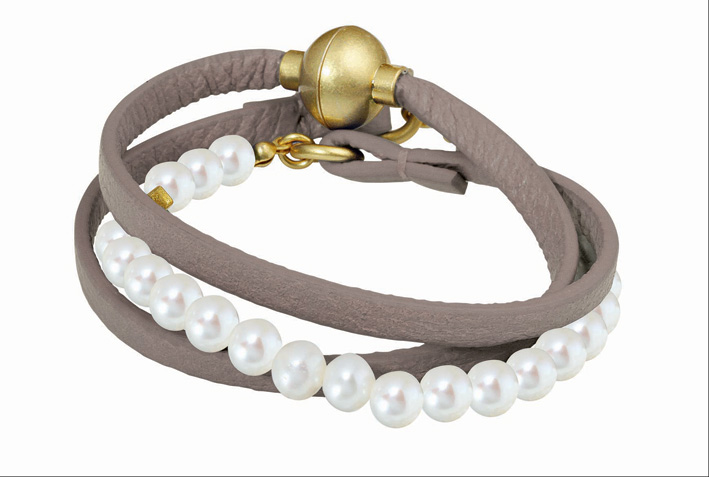 Sence, collezione Barcellona, bracciale con perle bianche. Prezzo: 55 euro
