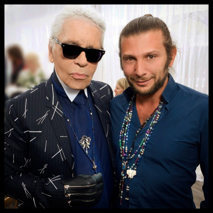 Karl Lagerfeld con il designer Aaron Jahstone