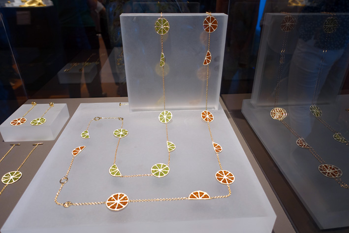 Chantecler, collana e orecchini collezione Agrumi in oro e smaltatura a vetrata in resina