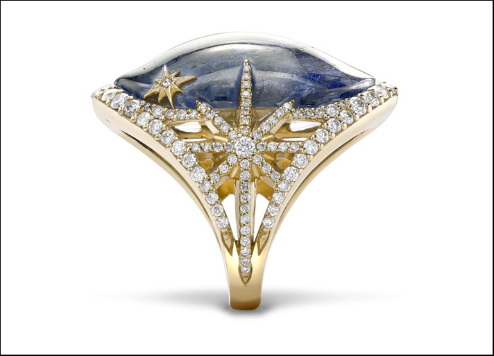 Collezione Theiya, anello Lumia Star in oro giallo con labradorite centrale e 159 diamanti