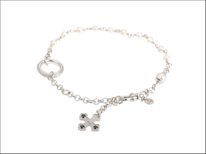 Bracciale in argento con perle. Prezzo: 159 euro